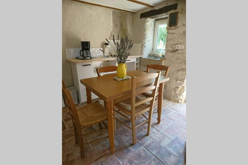 Cabanon Entoure De Montagnes Et D'Oliviers Villa Nyons Bagian luar foto