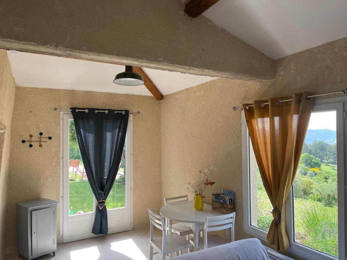Cabanon Entoure De Montagnes Et D'Oliviers Villa Nyons Bagian luar foto