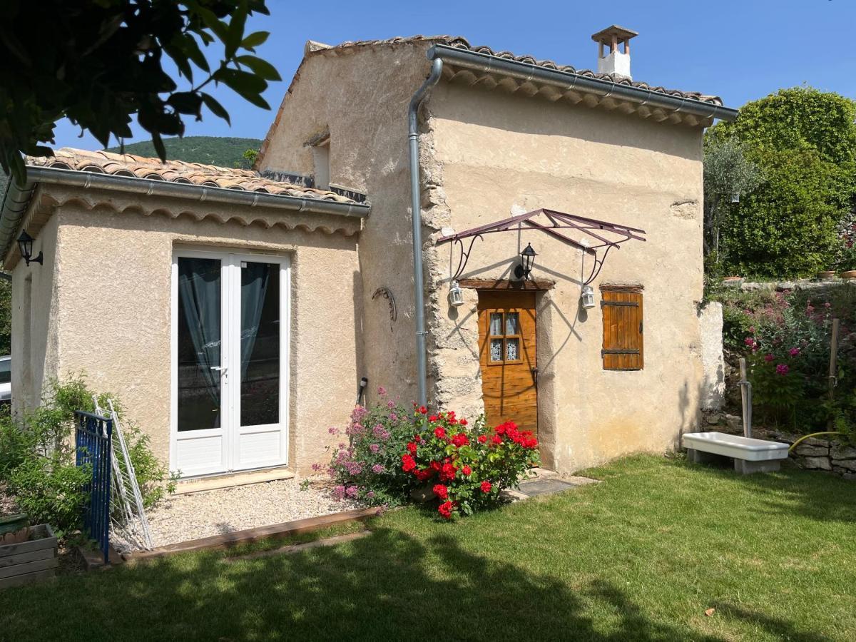 Cabanon Entoure De Montagnes Et D'Oliviers Villa Nyons Bagian luar foto
