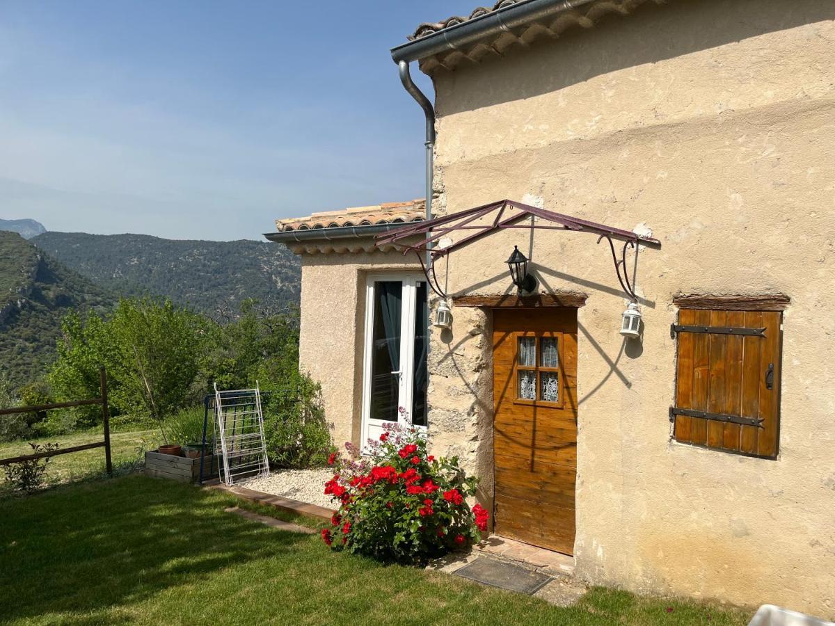 Cabanon Entoure De Montagnes Et D'Oliviers Villa Nyons Bagian luar foto