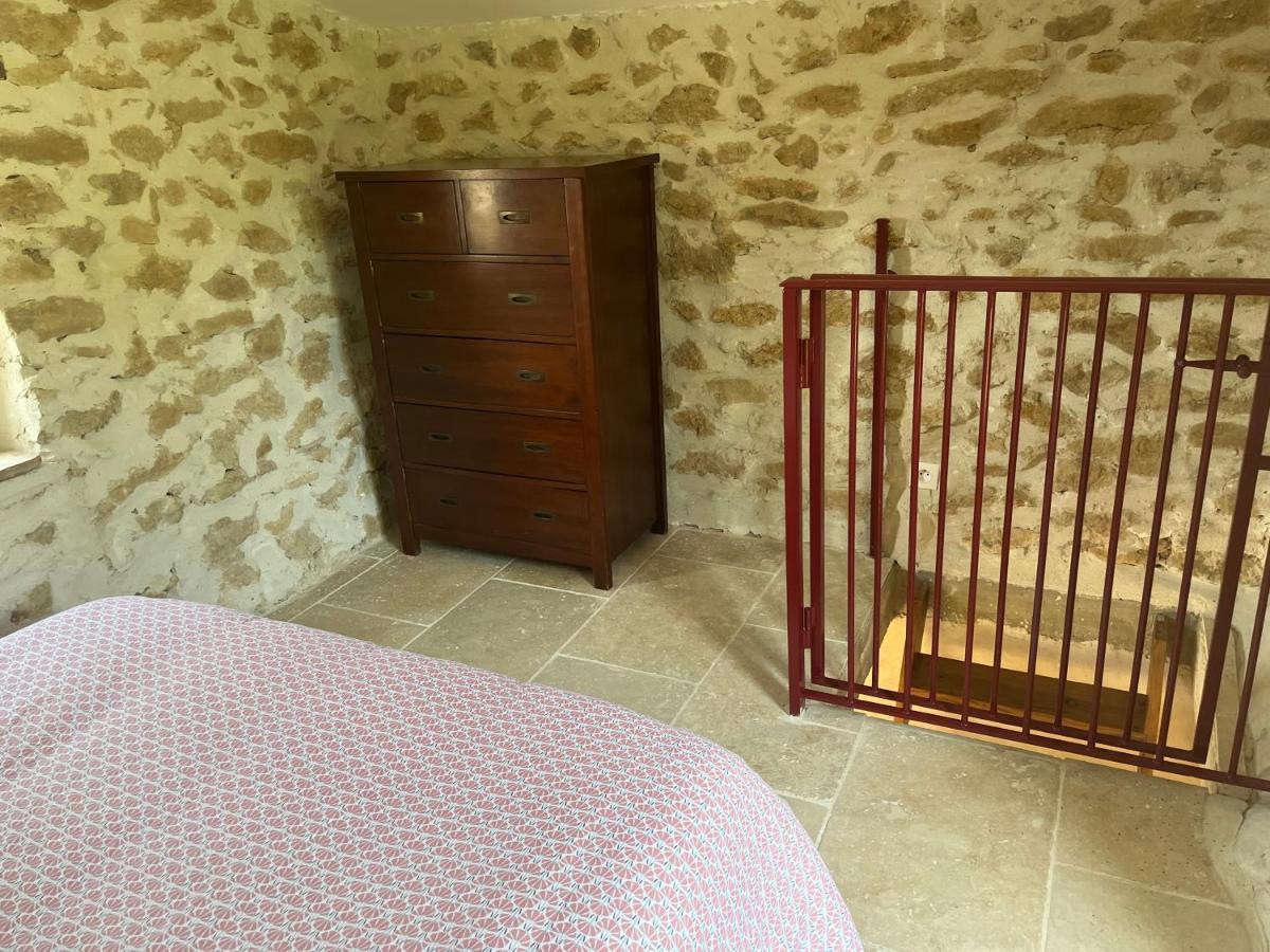 Cabanon Entoure De Montagnes Et D'Oliviers Villa Nyons Bagian luar foto