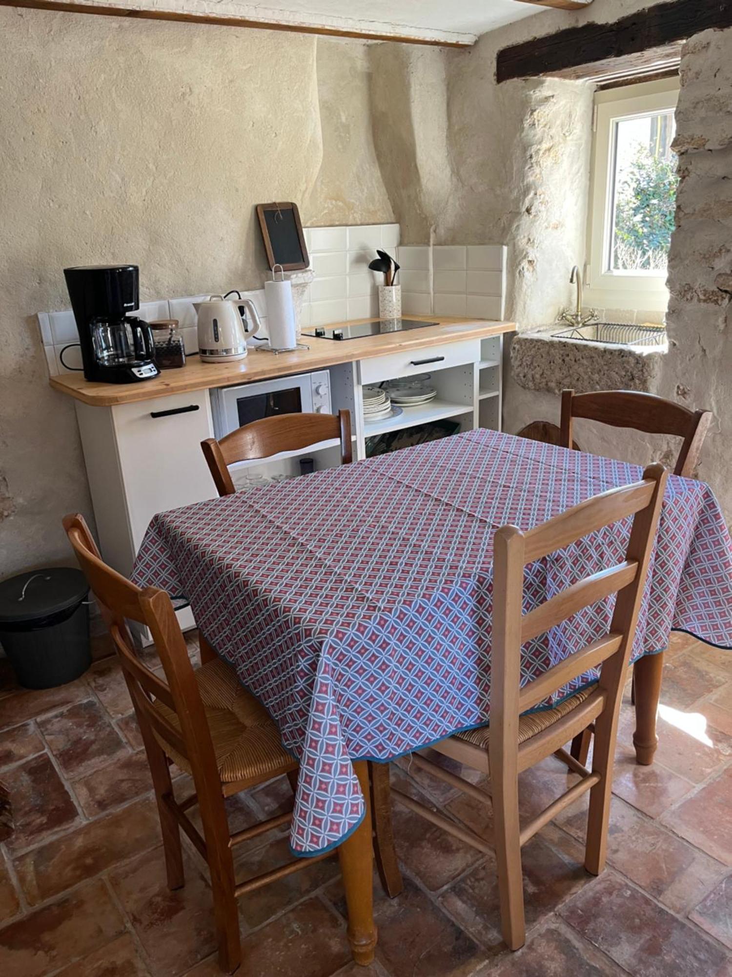 Cabanon Entoure De Montagnes Et D'Oliviers Villa Nyons Bagian luar foto