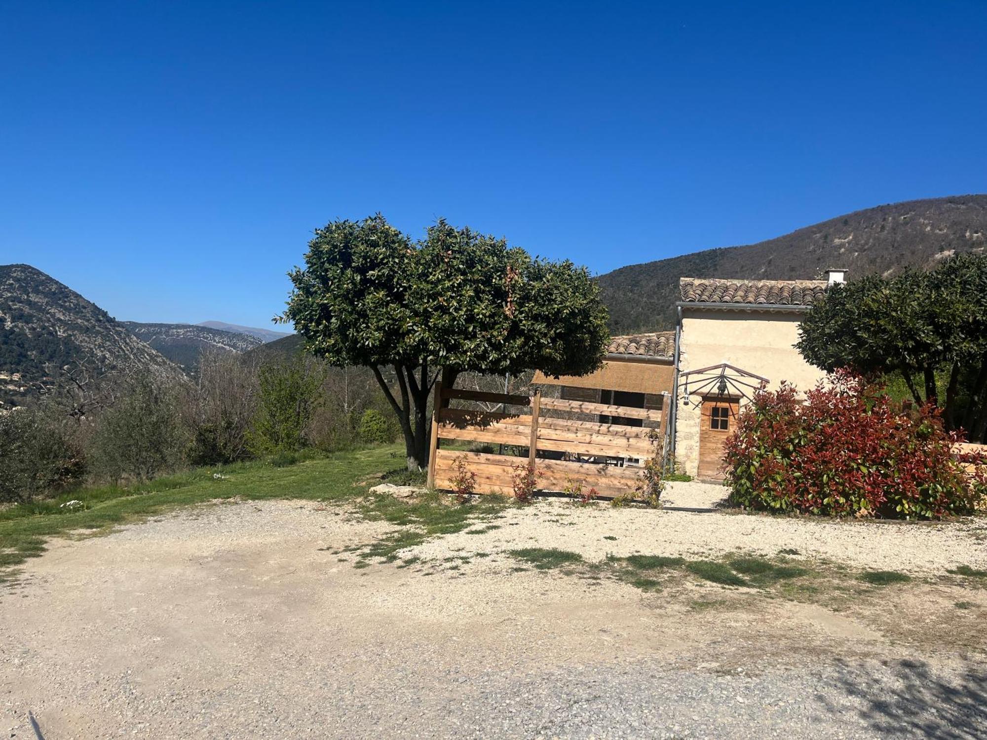 Cabanon Entoure De Montagnes Et D'Oliviers Villa Nyons Bagian luar foto