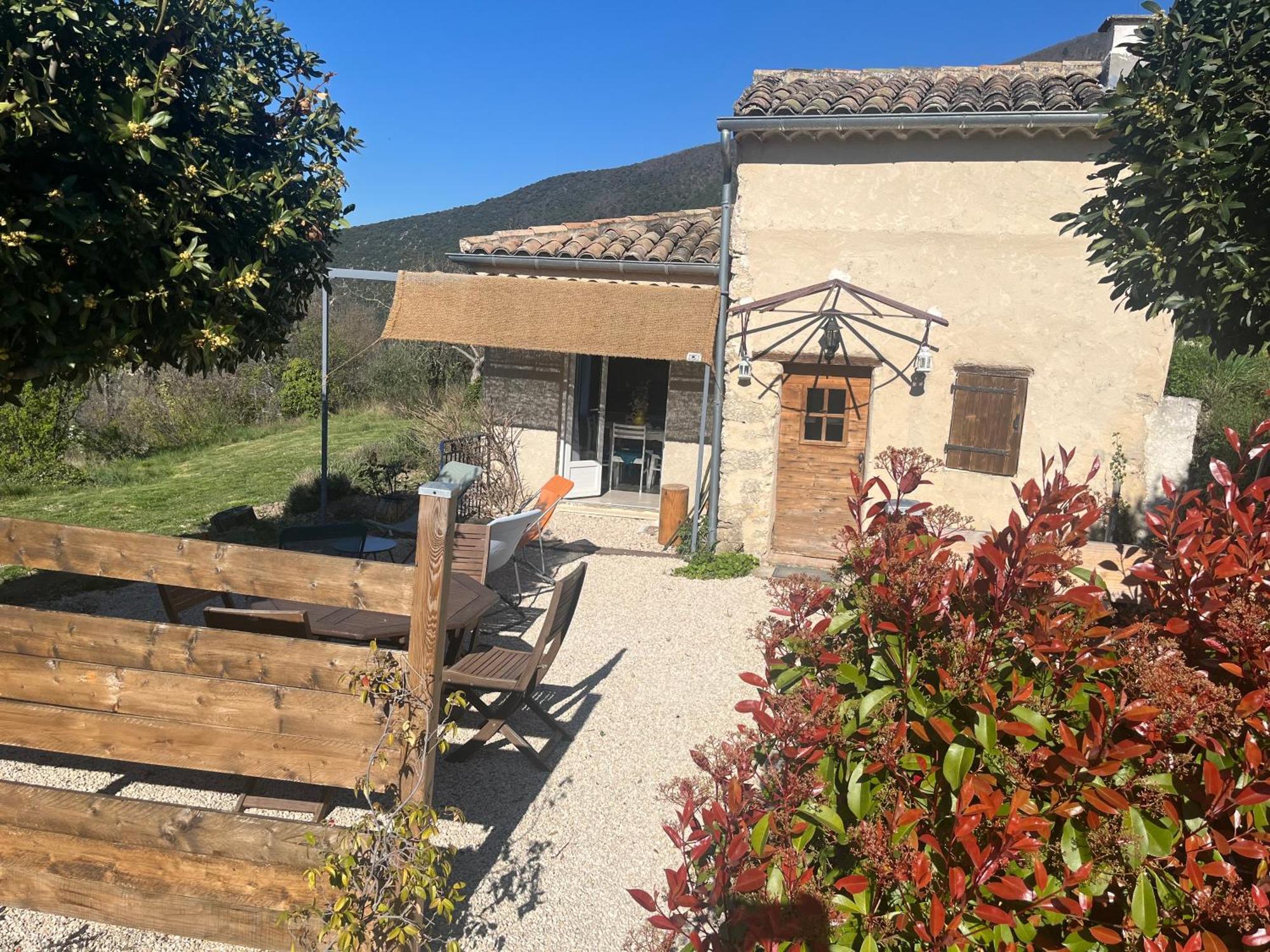 Cabanon Entoure De Montagnes Et D'Oliviers Villa Nyons Bagian luar foto
