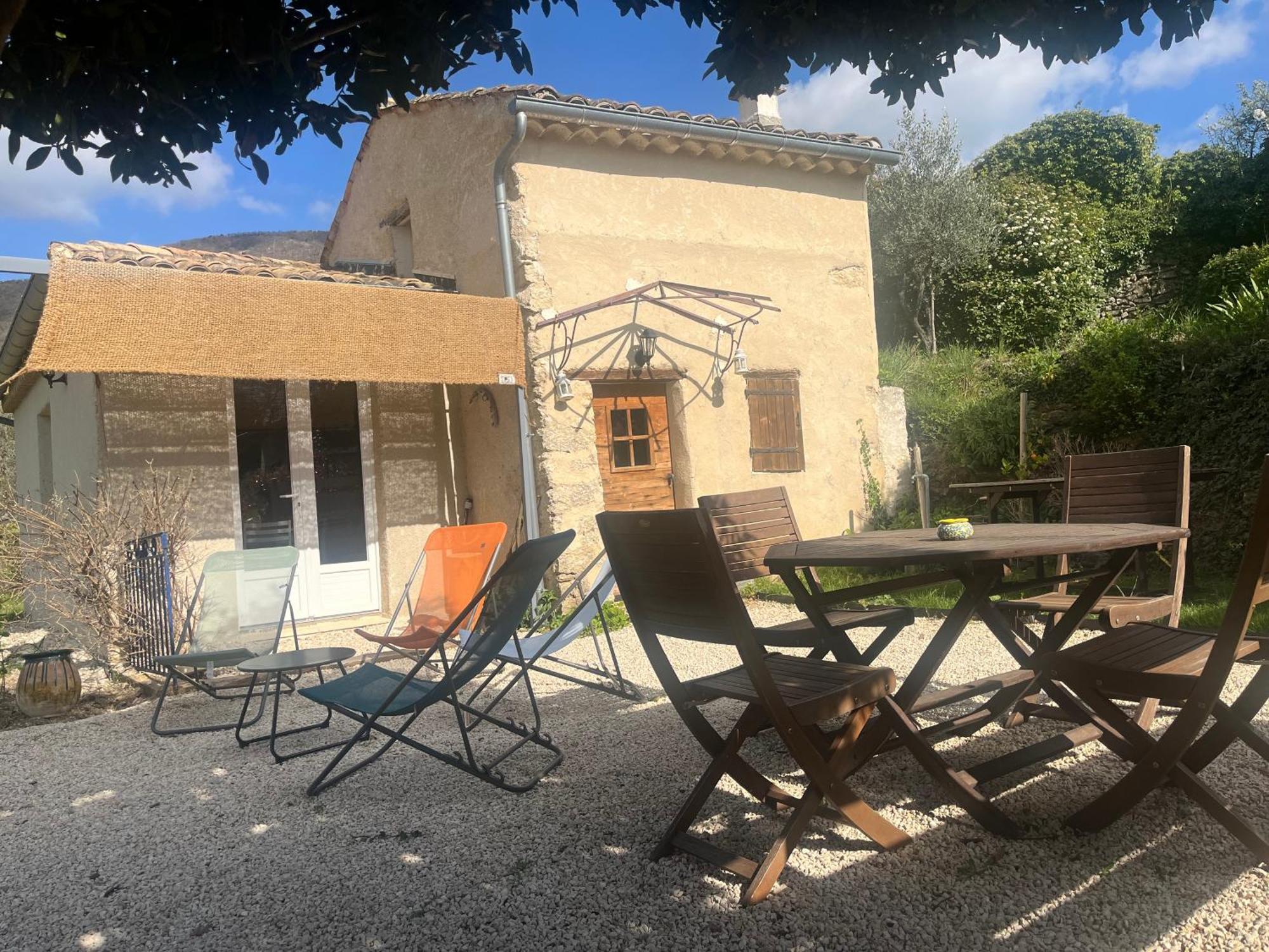 Cabanon Entoure De Montagnes Et D'Oliviers Villa Nyons Bagian luar foto